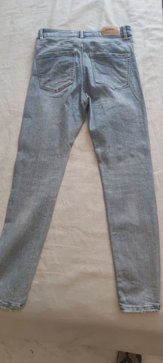Pantalón vaquero pitillo azul