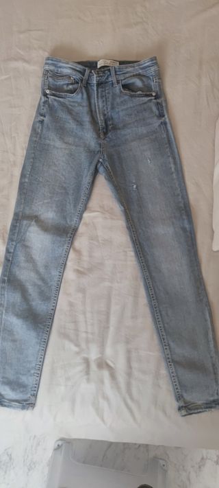 Pantalón vaquero pitillo azul