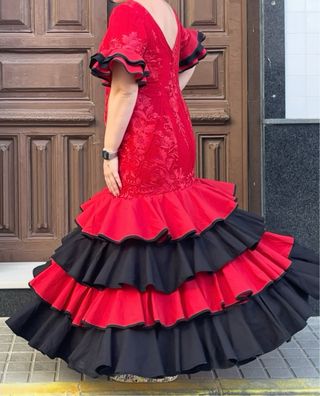 Traje de flamenca de encaje T 44-46-48 elástica 