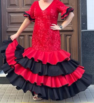 Traje de flamenca de encaje T 44-46-48 elástica 