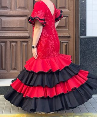 Traje de flamenca de encaje T 44-46-48 elástica 