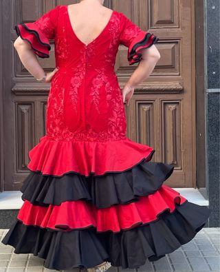Traje de flamenca de encaje T 44-46-48 elástica 