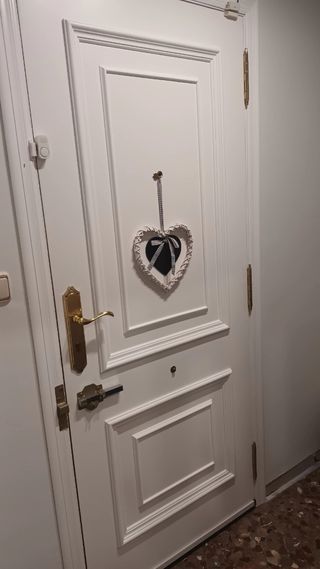 Manivelas de puerta doradas