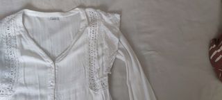 Blusa blanca con encaje