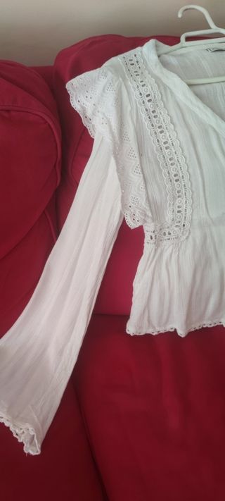 Blusa blanca con encaje