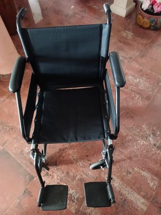 Silla de ruedas plegable.
Vendo por falta de uso.