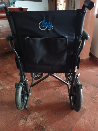 Silla de ruedas plegable.
Vendo por falta de uso.