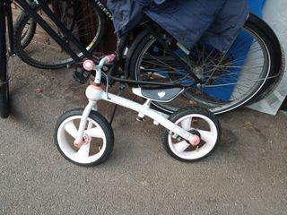 Bici de niño blanca y rosa