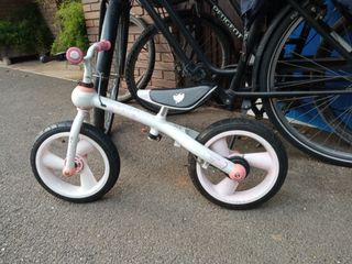 Bici de niño blanca y rosa