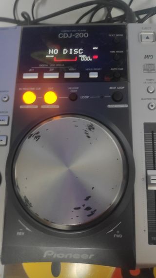 Coppia di lettori Pioneer CDJ-200