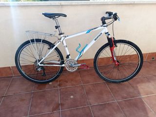 Bicicleta de Montaña Decathlon Blanca