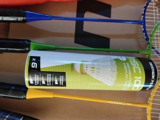 Set de bádminton con 5 raquetas y volantes