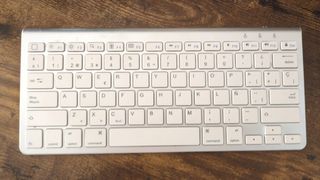 Teclado Bluetooth Plata y Blanco
