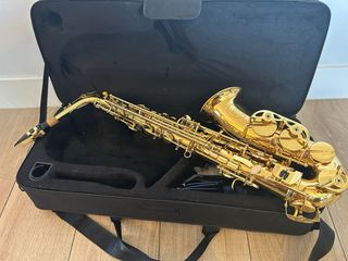 Saxofón SML Paris Dorado