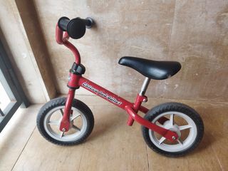 Bicicleta de la marca Chicco Roja