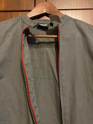 Chaqueta fina con cremallera