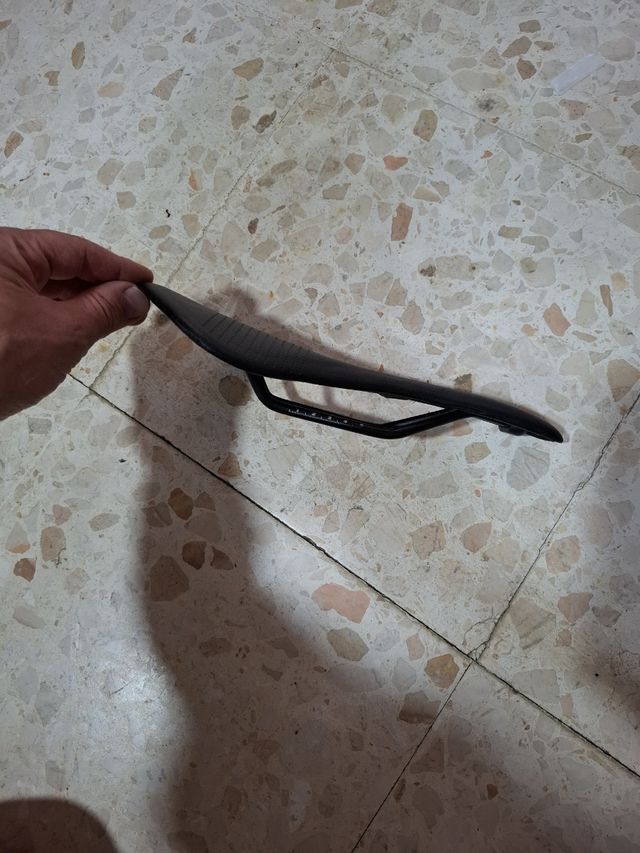 Sella da bicicletta nera TOSEEK