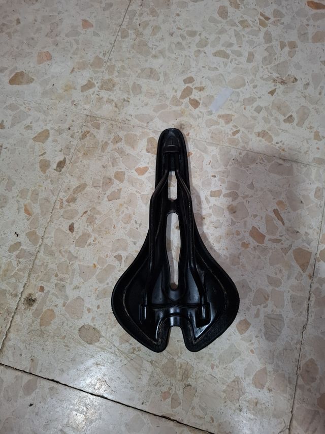 Sella da bicicletta nera TOSEEK