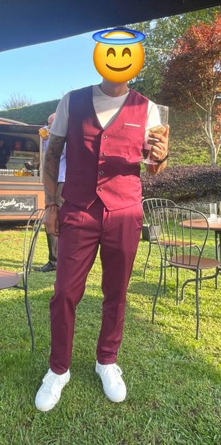 Traje de hombre con chaleco usado una tarde . 