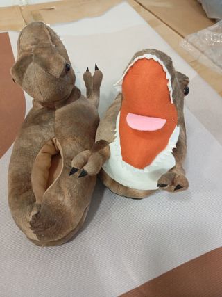 Zapatillas de casa de dinosaurio