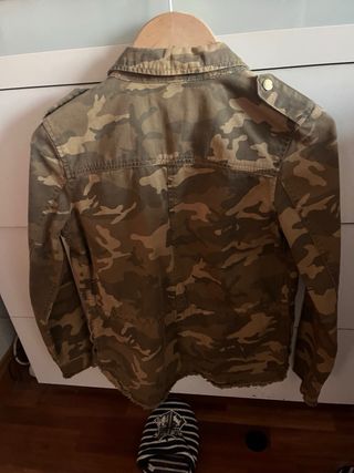 Chaqueta Militar Bershka Verde 
Talla S