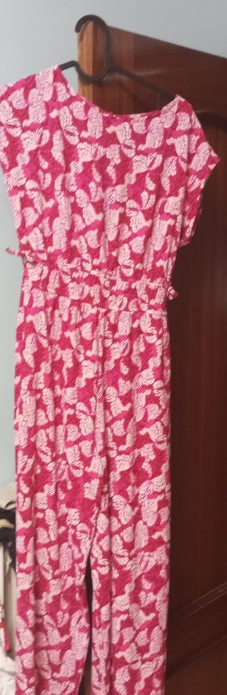 Mono rosa y blanco estampado . 12=13 años