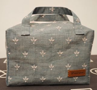 Neceser Azul con Estampado flor de lis.