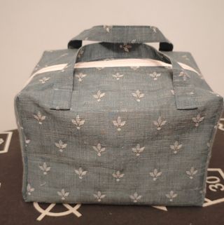 Neceser Azul con Estampado flor de lis.