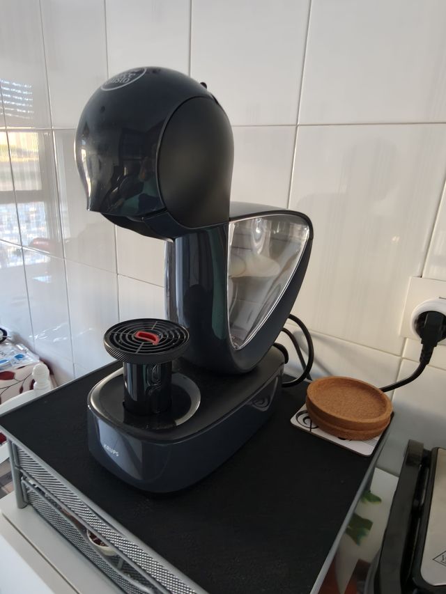 Cafetera Krups Dolce Gusto + Base