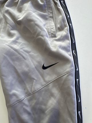 Pantalón Nike Gris