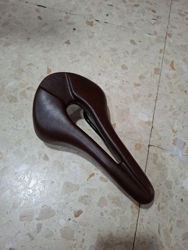 Sella da bici marrone