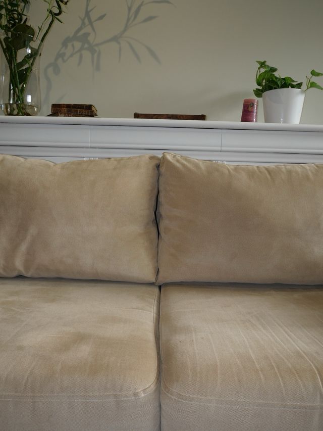 Sofá de tela camel elegante y desenfundable 