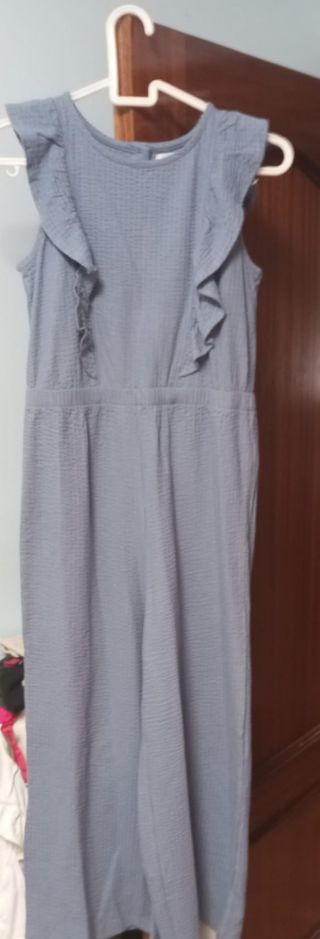 Mono azul con volantes. 12=13 años