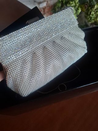 Bolso de fiesta plateado con pedrería