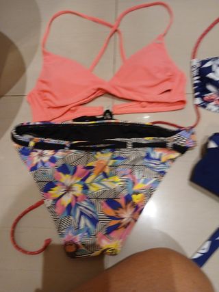 2 Bikinis O'Neill y Roxy Talla M