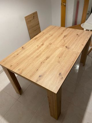 Mesa comedor extensible madera.
Recogida el 29/9