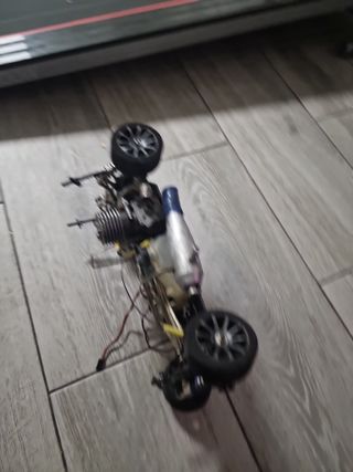 Coche RC gasolina y los pequeños de  regalo menos