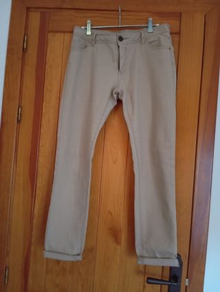 Pantalón vaquero beige