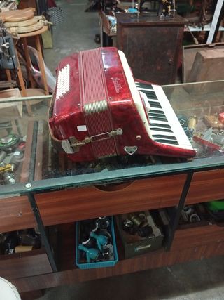 Acordeón Rojo y Blanco
Marca Frontalini