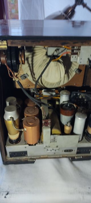 Radio antigua de válvulas