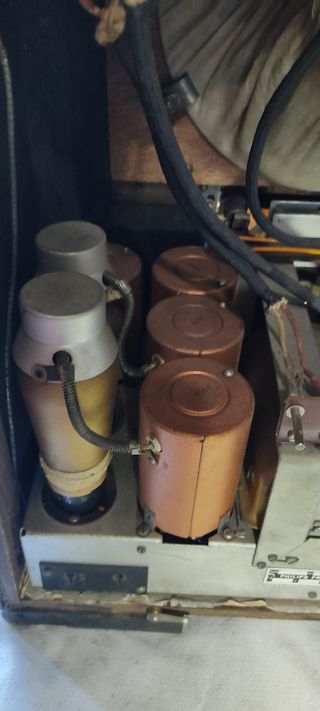 Radio antigua de válvulas