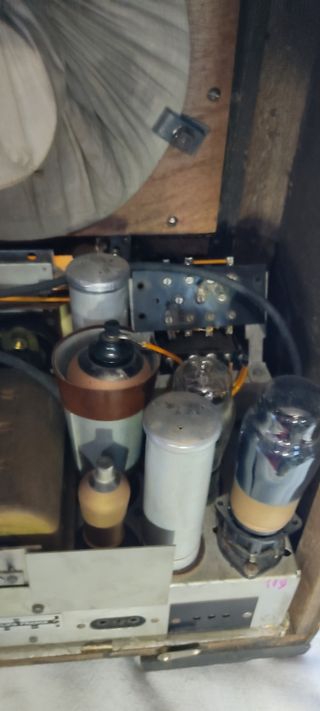 Radio antigua de válvulas