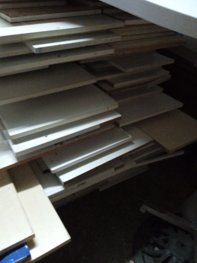 Tablas de madera aglomerado.