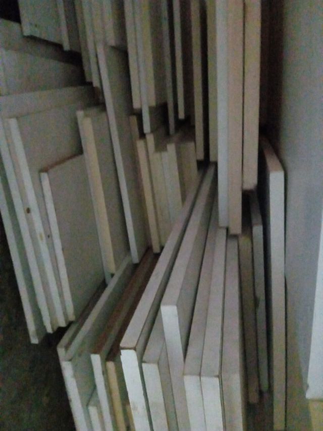 Tablas de madera aglomerado.