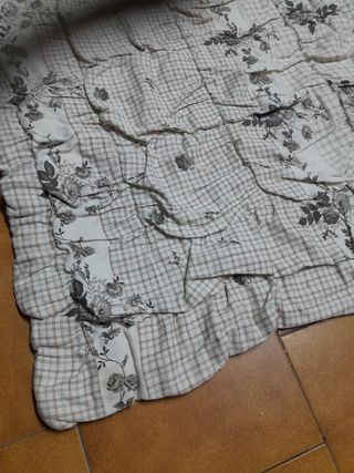 Trapunta beige e grigia