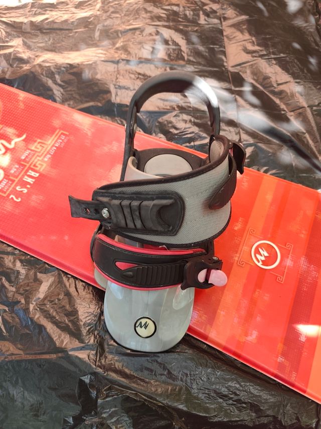 Tabla Snowboard Roja con Fijaciones