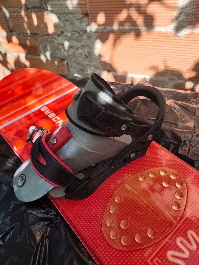 Tabla Snowboard Roja con Fijaciones