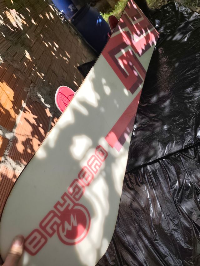 Tabla Snowboard Roja con Fijaciones