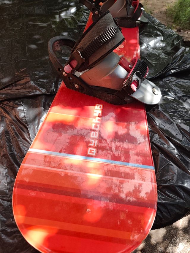 Tabla Snowboard Roja con Fijaciones