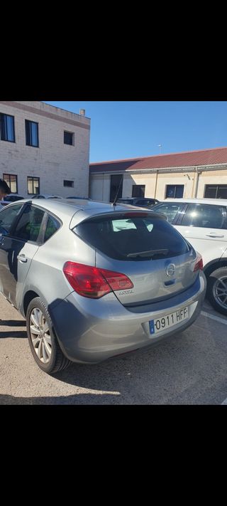 Opel Astra 2011